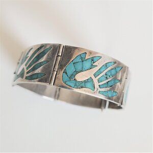 Sterling Silver Mexico Vintage Bracelet with Inlayed Turquoise Native Design.